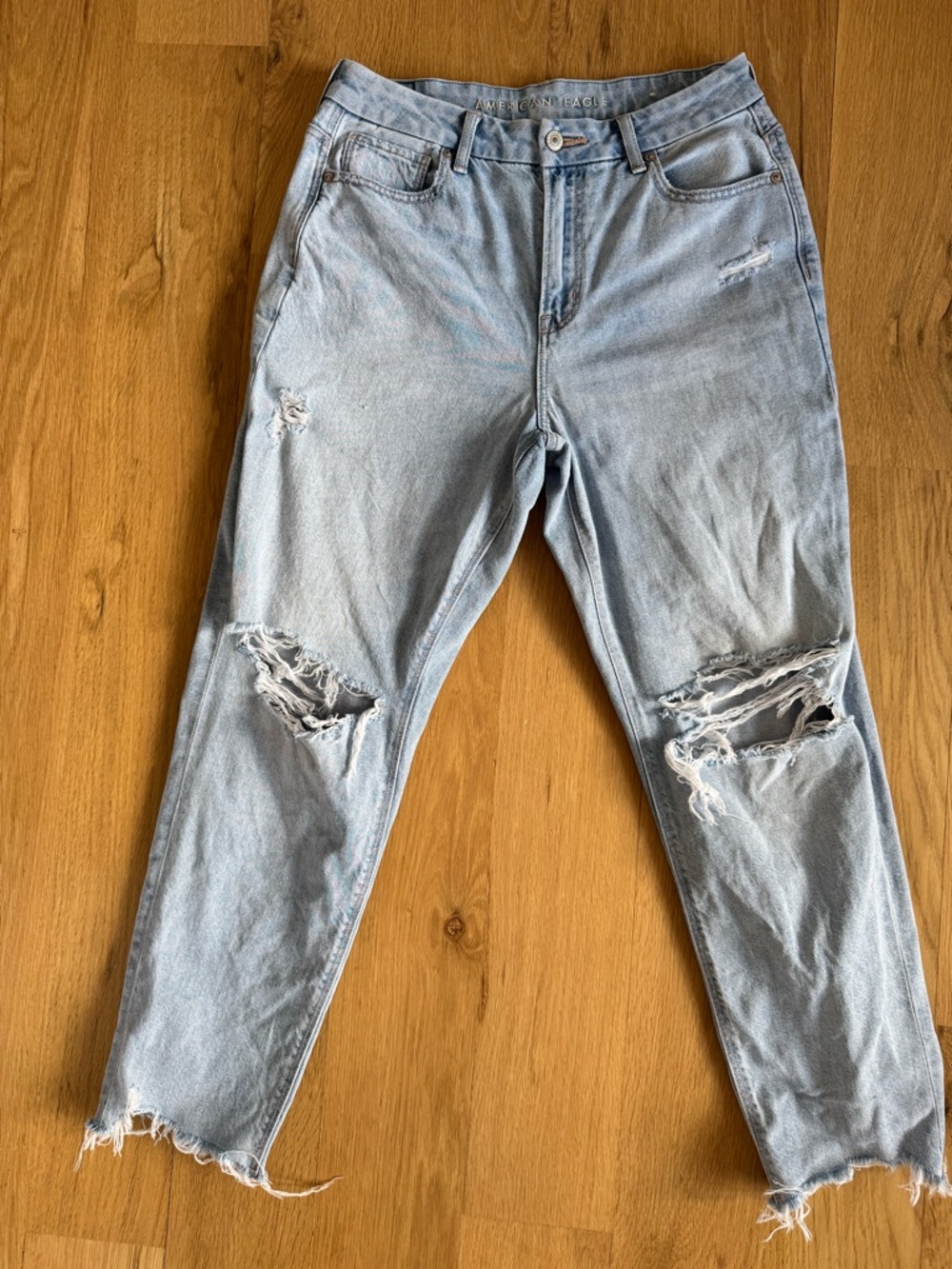 American Eagle Distressed Jeans Size 6 Short Light Wash Raw Hem Stretch